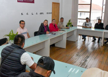 Se reúne alcaldesa Fabiola Ricci con autoridades de la comunidad El Escalón