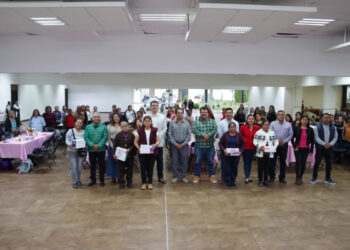 Reconocen a mamás trabajadoras de San Cristóbal por su labor y compromiso