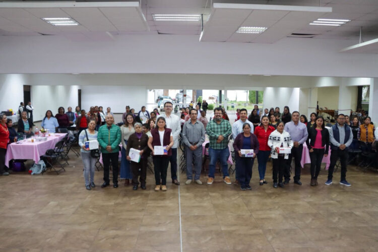 Reconocen a mamás trabajadoras de San Cristóbal por su labor y compromiso