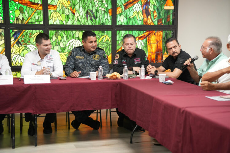 Secretario de SSP sostiene reunión de trabajo con fruticultores y mangueros en Tapachula
