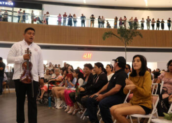 SSP llevó serenata a las madres en Plaza Ámbar