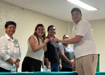 Ayuntamiento de Tapachula entrega tarjetas de descuento del Programa Ánimo