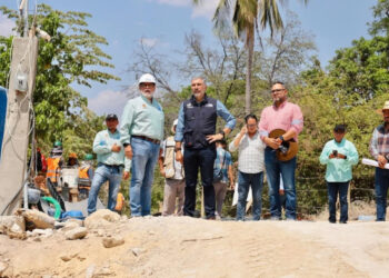 Da seguimiento Angel Torres a trabajos de rehabilitación de colector sanitario colapsado, en el río Sabinal
