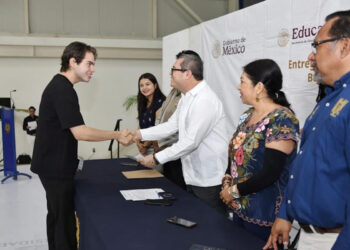 Benefician a estudiantes de la UNACH con la beca Jóvenes Escribiendo el Futuro