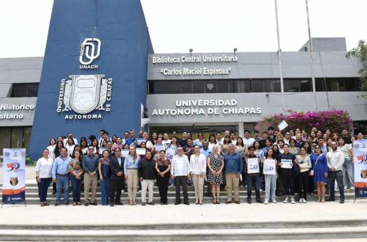 Entregan becas a estudiantes de la UNACH que forman parte del Programa Delfín