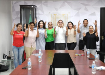 Se reúne Oswaldo Chacón con integrantes de la Alianza por la Deficiencia Auditiva y Sordera A.C.