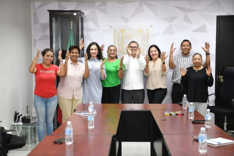 Se reúne Oswaldo Chacón con integrantes de la Alianza por la Deficiencia Auditiva y Sordera A.C.