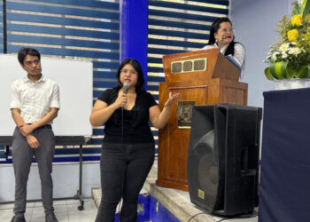 Reciben unachenses reconocimiento por concluir Curso COIL enfocado a la mejora de competencias lingüísticas