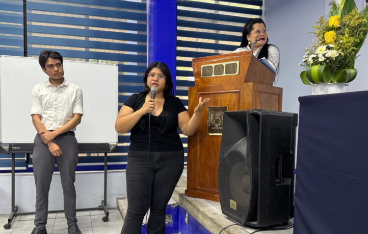 Reciben unachenses reconocimiento por concluir Curso COIL enfocado a la mejora de competencias lingüísticas