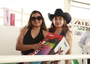 Valeria Rosales festeja a Mamá en el Campeonato Estatal Charro
