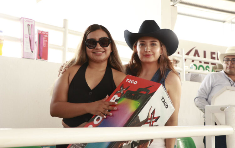 Valeria Rosales festeja a Mamá en el Campeonato Estatal Charro