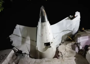 Suman más de 290 muertos tras desplome de avión de Air India