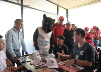 Talento del Cecytech parte rumbo a Saltillo a competencia nacional de innovación tecnológica