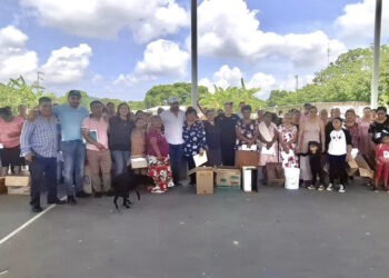 Continúan entregas de pollitas de doble propósito en comunidades de Ocozocoautla