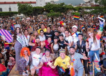 Eduardo Ramírez se compromete a caminar con la comunidad LGBTQ+