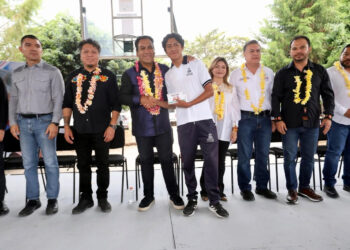 Eduardo Ramírez impulsa infraestructura carretera y alfabetización en La Independencia