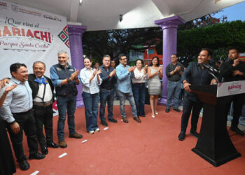 ¡Que viva el mariachi!: Eduardo Ramírez visita el Parque de Santa Cecilia