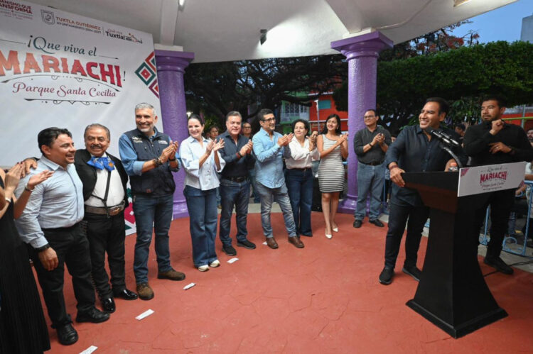¡Que viva el mariachi!: Eduardo Ramírez visita el Parque de Santa Cecilia