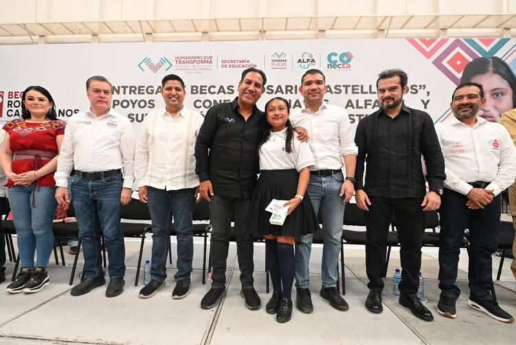 Eduardo Ramírez entrega apoyos educativos y reafirma compromiso con la transformación