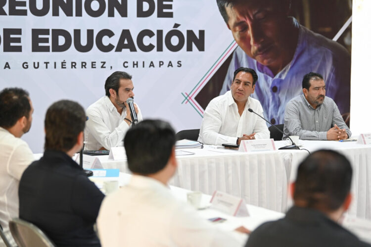 Junto al Gabinete de Educación, Eduardo Ramírez analiza avances del programa Chiapas Puede