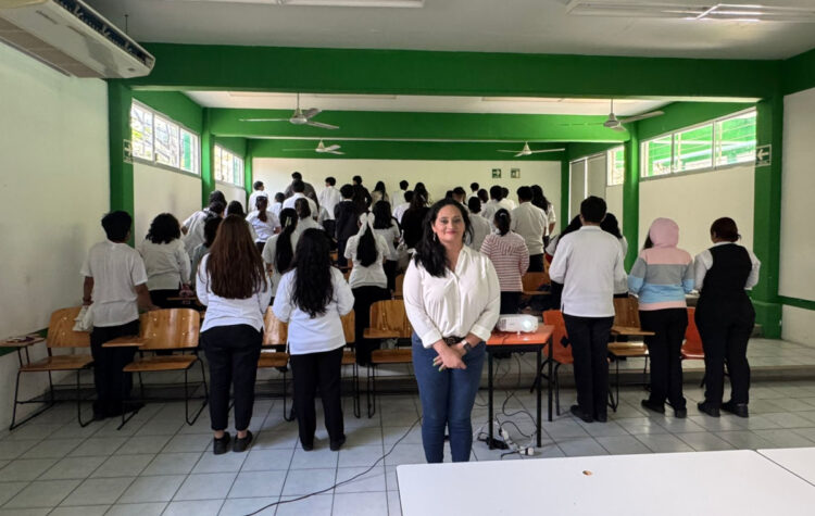 Fiscalía de Derechos Humanos capacita a estudiantes del Conalep sobre la prevención de conductas autodestructivas