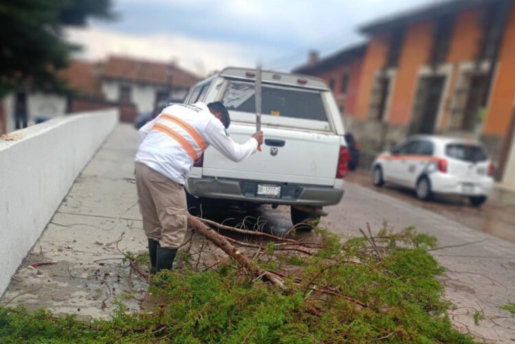 Atienden direcciones municipales emergencias tras lluvias en SCLC