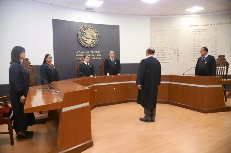 Toman protesta a nuevo integrante del Pleno de Distrito del Poder Judicial