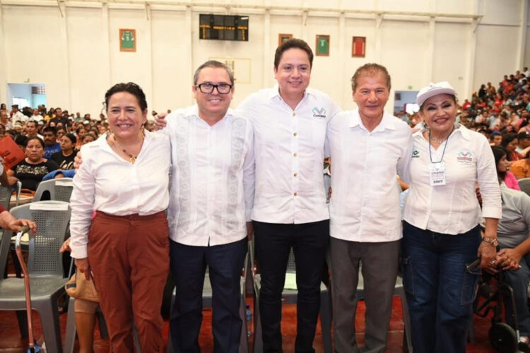 Realiza Oswaldo Chacón Rojas una intensa gira de trabajo en Palenque y Catazajá