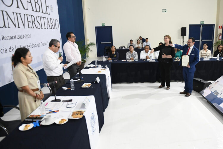 Aprueba CU entregar Doctorado Honoris Causa a Javier Espinoza y Carlos Navarrete