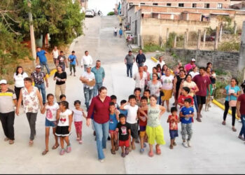 Valeria Rosales continúa con la entrega de calles pavimentadas