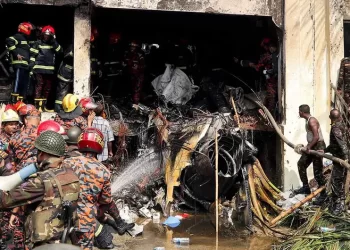 Bangladesh: 16 muertos tras estrellarse un avión militar contra escuela