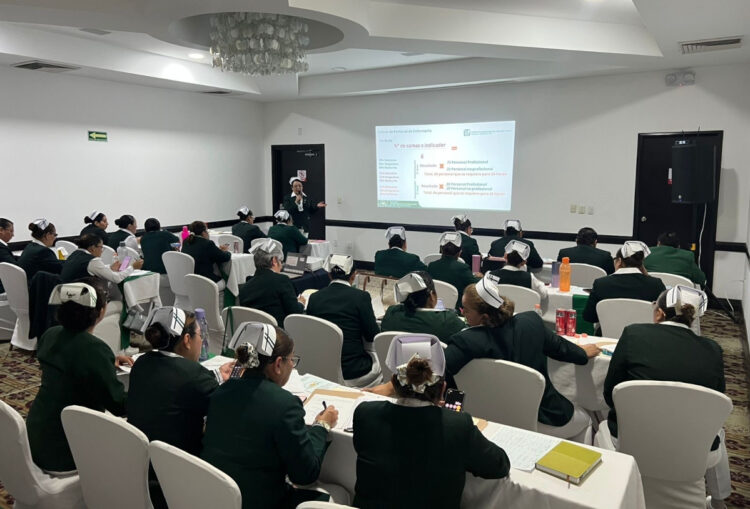 Capacita IMSS Chiapas a personal directivo en Enfermería para fortalecer liderazgo institucional