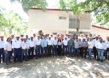 Entregan insumos veterinarios al sector ejidal para combatir el GBG en Chiapas