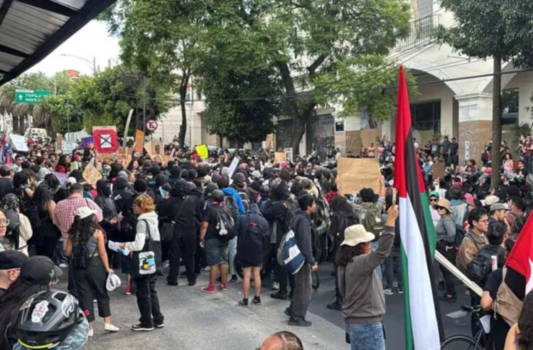 Saldo blanco en marcha contra gentrificación, pero vandalizan museo de la UNAM
