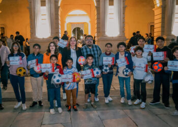 Presidenta municipal entrega 20 becas para el Summer Camp del Atlético de Madrid en SCLC