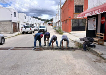 Atienden rejillas pluviales en distintos puntos de San Cristóbal