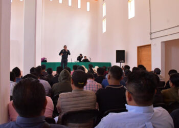 Capacita ayuntamiento de SCLC a choferes del transporte público