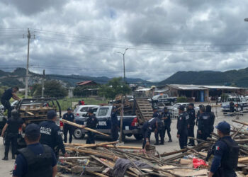 Retiran carpas de las afueras del Hospital de Las Culturas para habilitar helipuerto