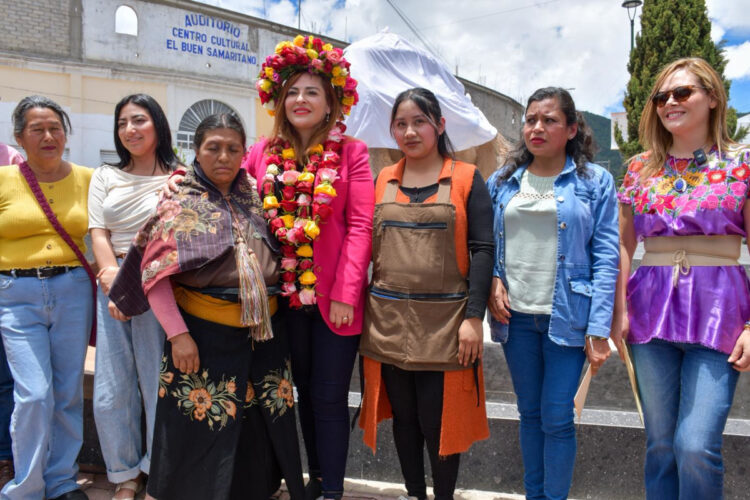 Inaugura Fabiola Ricci rehabilitación de la Glorieta Los Cantaritos