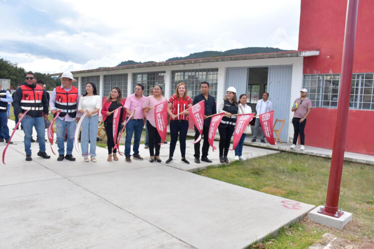 Fabiola Ricci refuerza acciones de seguridad con alumbrado público en la colonia Sonora