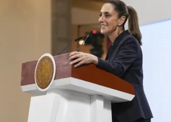 Sheinbaum se reúne con congresistas estadounidenses en Palacio Nacional