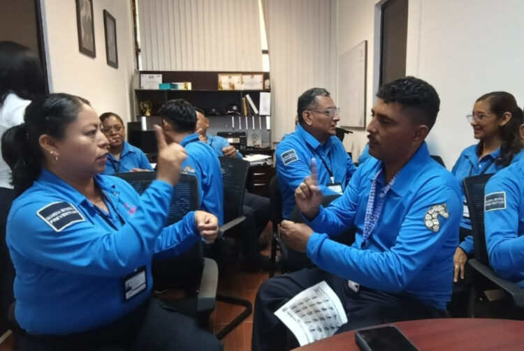 SSP sensibiliza a personal de Equinoterapia con capacitación en Lengua de Señas Mexicana