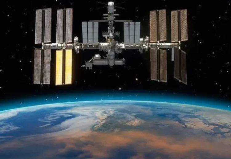 Astronautas inician regreso a la Tierra tras cinco meses en órbita