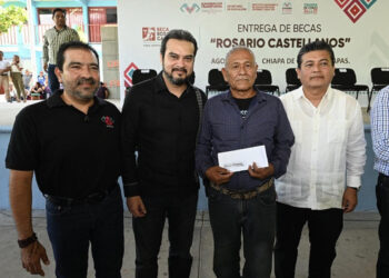 Chiapa de Corzo recibe constancias de alfabetización y becas ‘Rosario Castellanos’