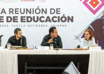 Junto al batallón educativo, Eduardo Ramírez revisa avances de la alfabetización en Chiapas