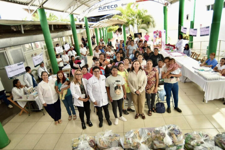 Ayuntamiento e IMSS Bienestar promueven lactancia materna en Feria de la Salud de Villaflores