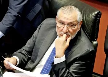 En el aire, el futuro legislativo de Adán; relación con Bermúdez es el telón de fondo