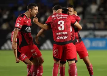 Llaman ‘loco’ a Gilberto Mora; primer doblete