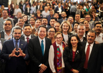 Reconoce Mario Delgado trabajo de Eduardo Ramírez en materia de alfabetización en el 44 aniversario del INEA