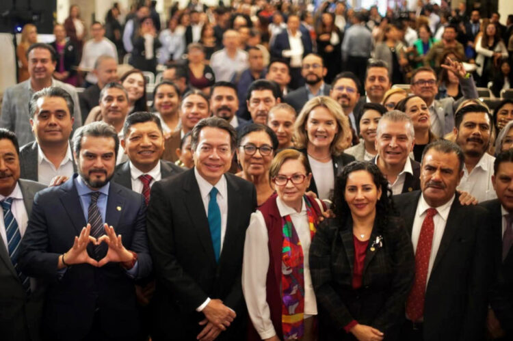 Reconoce Mario Delgado trabajo de Eduardo Ramírez en materia de alfabetización en el 44 aniversario del INEA